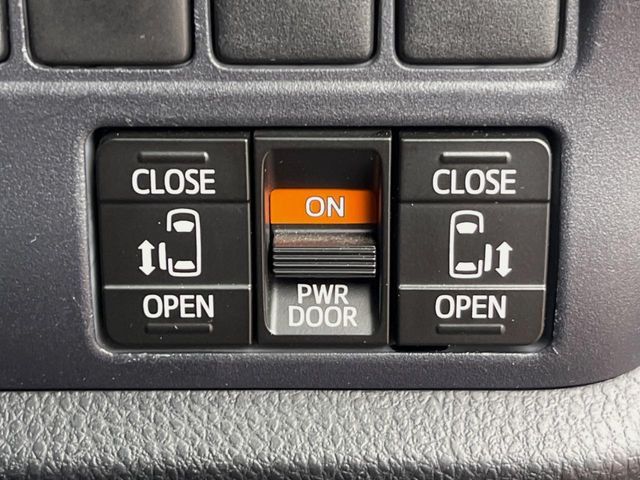 TOYOTA VOXY 2015 Image 31