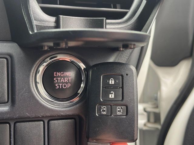 TOYOTA VOXY 2015 Image 31