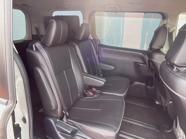 TOYOTA VOXY 2015 Image 31