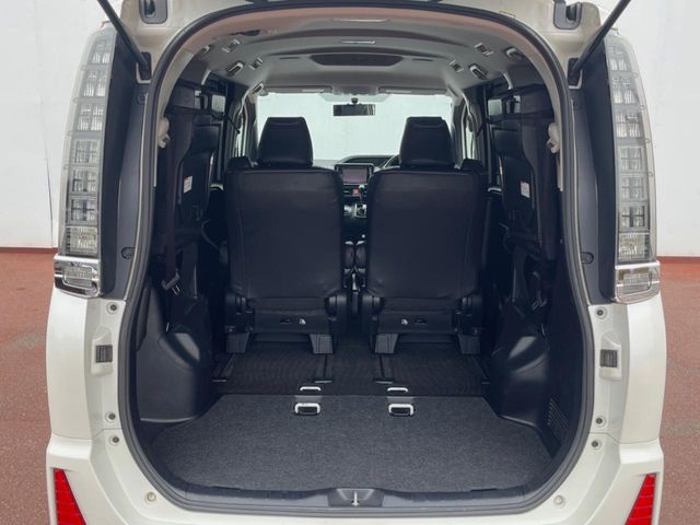 TOYOTA VOXY 2015 Image 31