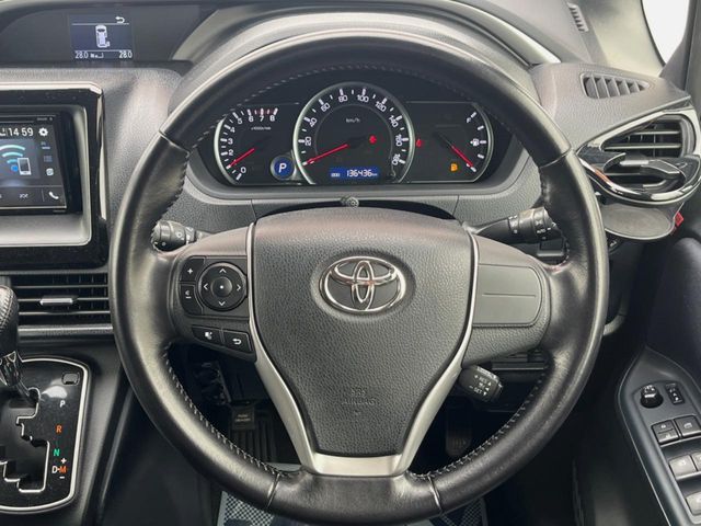TOYOTA VOXY 2015 Image 31