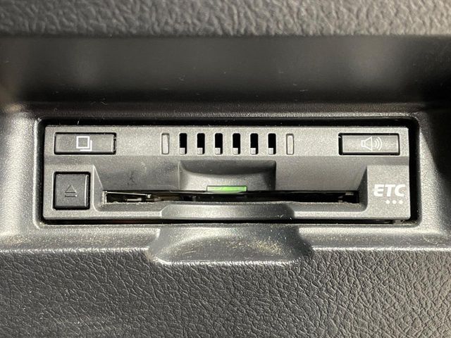 TOYOTA VITZ HYBRID 2017 Image 31