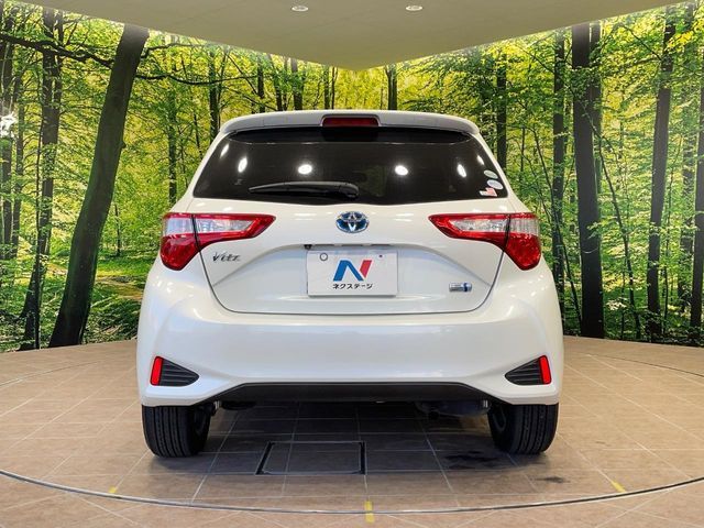 TOYOTA VITZ HYBRID 2017 Image 31