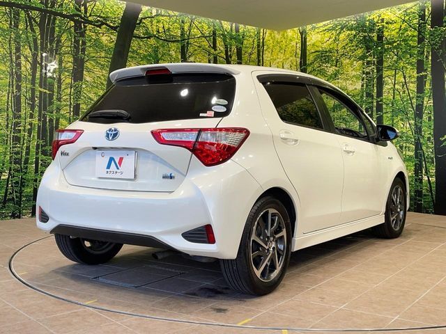 TOYOTA VITZ HYBRID 2017 Image 31