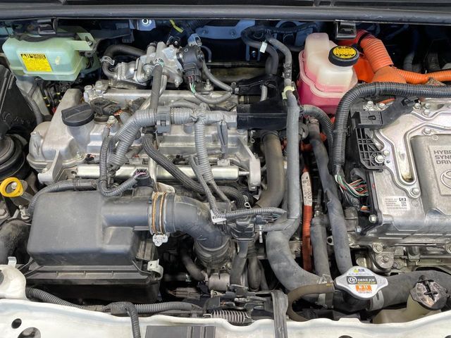 TOYOTA VITZ HYBRID 2017 Image 31