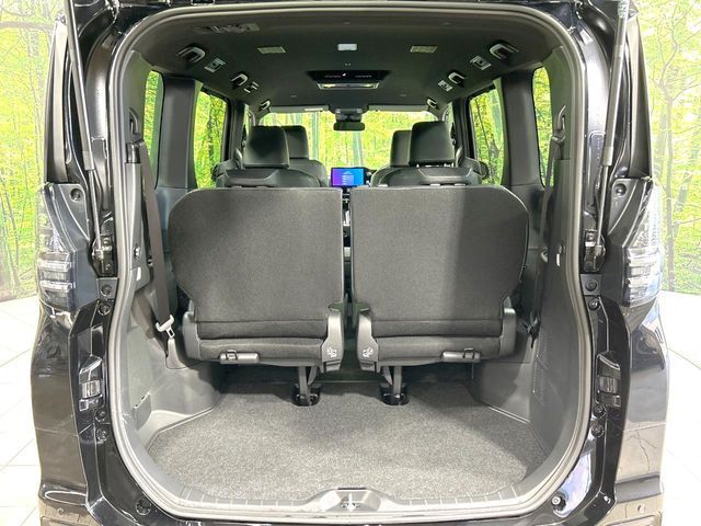 TOYOTA VOXY HYBRID 2025 Image 31