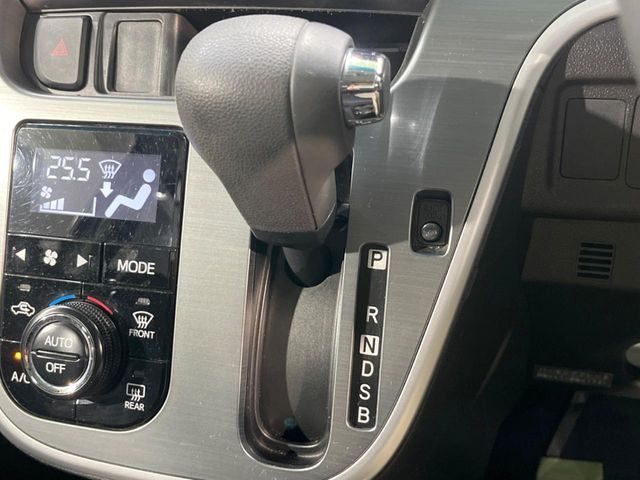 DAIHATSU MOVE CUSTOM 2015 Image 31