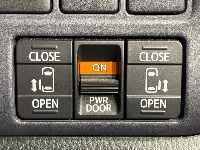 TOYOTA VOXY 2015 Image 31