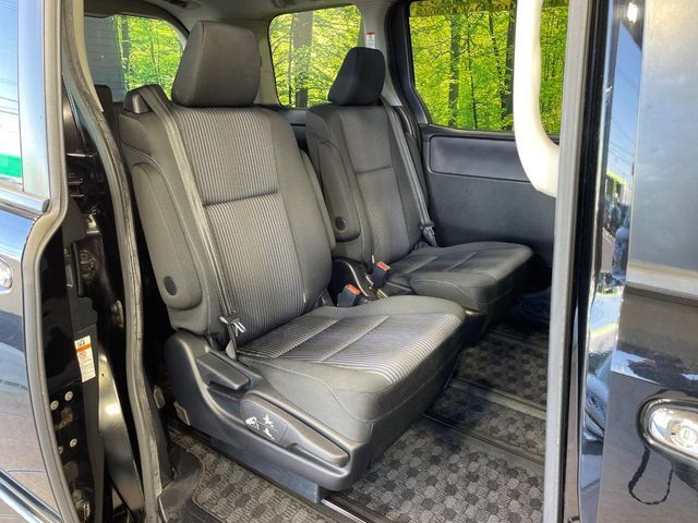 TOYOTA VOXY 2015 Image 31