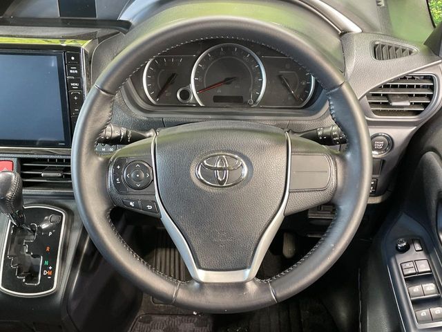 TOYOTA VOXY 2015 Image 31