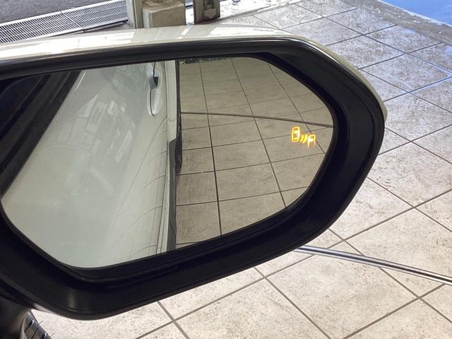 TOYOTA YARIS CROSS 2025 Image 31