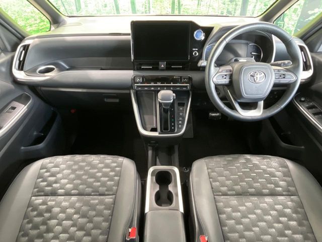 TOYOTA VOXY HYBRID 2022 Image 31