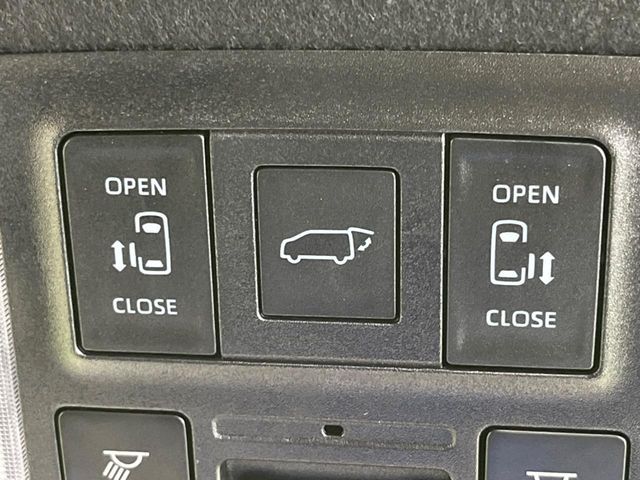 TOYOTA VOXY HYBRID 2022 Image 31