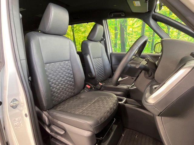 TOYOTA VOXY HYBRID 2022 Image 31