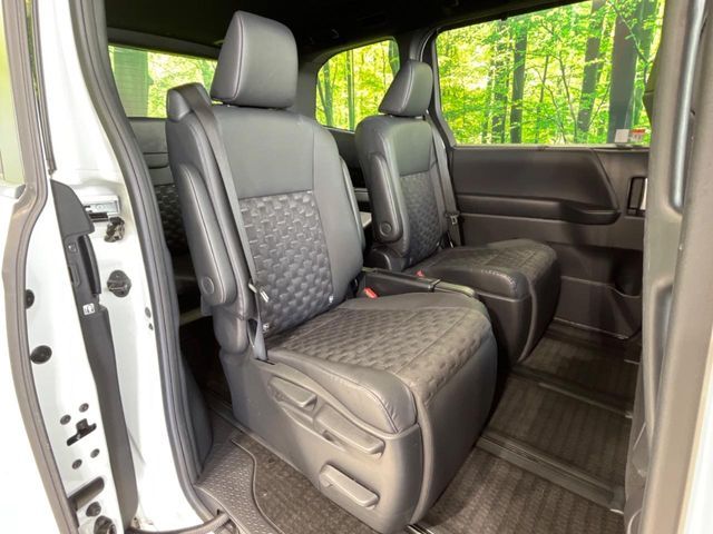 TOYOTA VOXY HYBRID 2022 Image 31