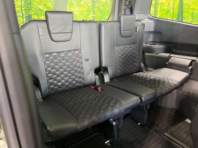 TOYOTA VOXY HYBRID 2022 Image 31