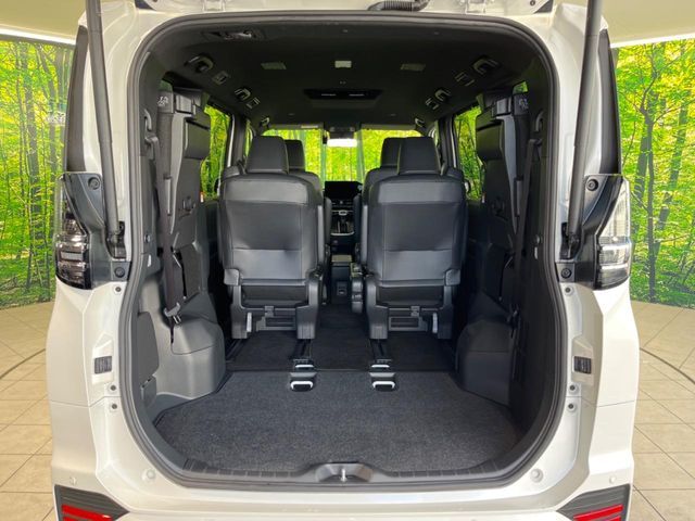 TOYOTA VOXY HYBRID 2022 Image 31