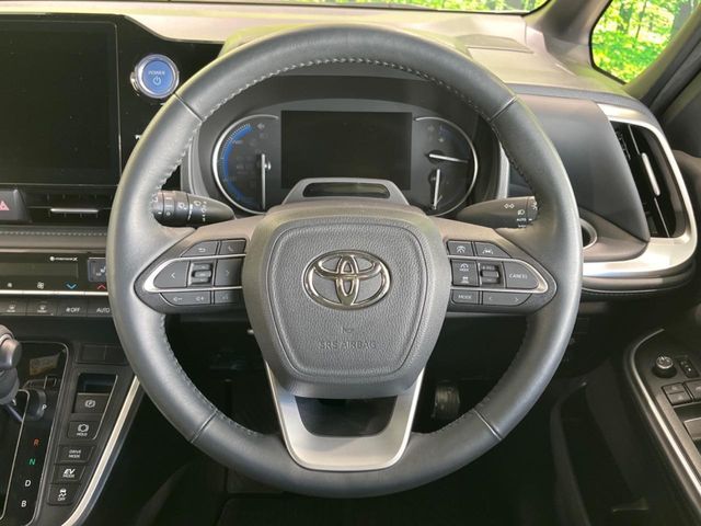 TOYOTA VOXY HYBRID 2022 Image 31
