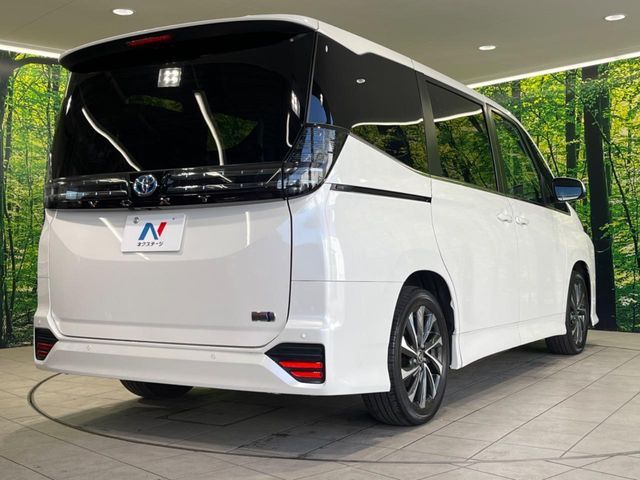 TOYOTA VOXY HYBRID 2022 Image 31