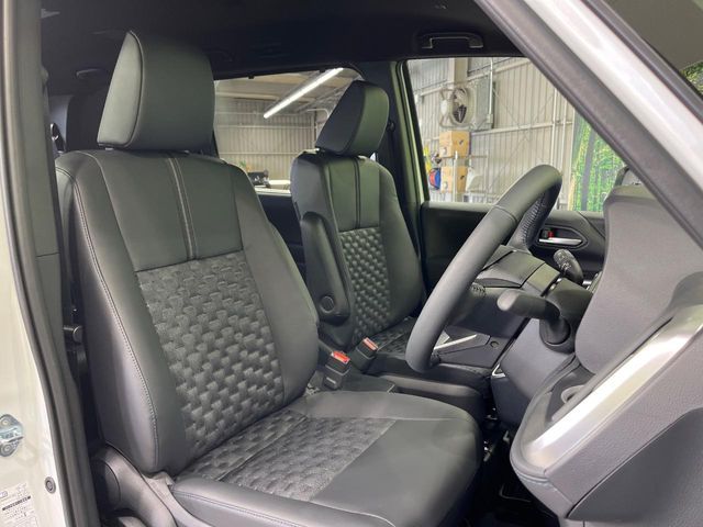 TOYOTA VOXY 4WD 2026 Image 31