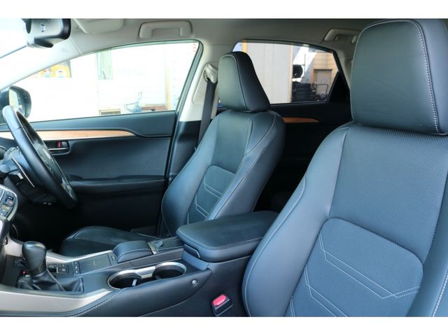 TOYOTA LEXUS NX300H 2018 Image 31