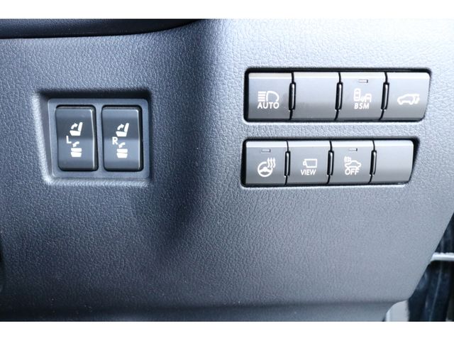 TOYOTA LEXUS NX300H 2018 Image 31