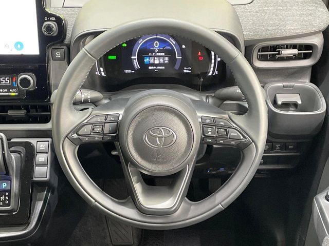 TOYOTA SIENTA HYBRID 2025 Image 31