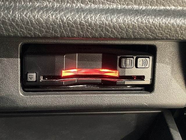 NISSAN ELGRAND 2017 Image 31