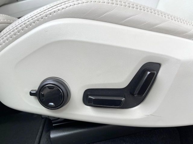 VOLVO XC60 2020 Image 31