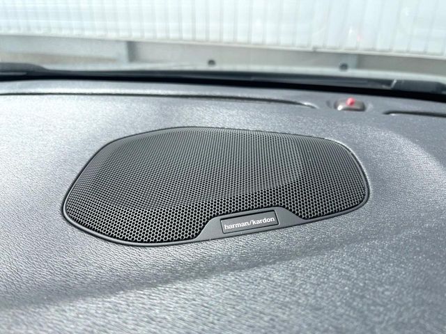 VOLVO V40 2020 Image 31