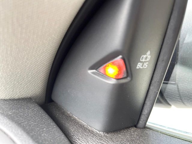 VOLVO V40 2020 Image 31