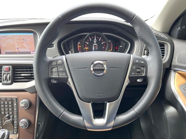 VOLVO V40 2020 Image 31