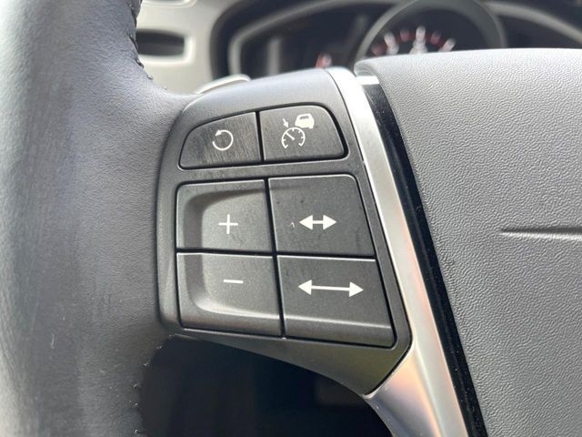 VOLVO V40 2020 Image 31