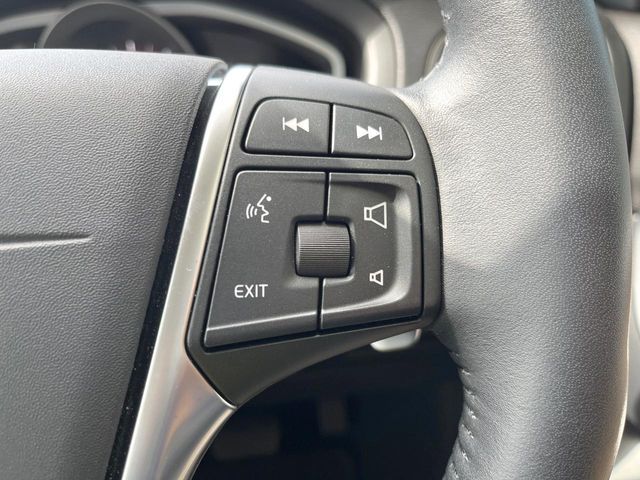 VOLVO V40 2020 Image 31