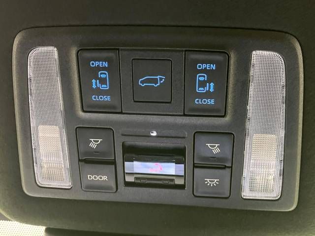 TOYOTA VOXY 2022 Image 31