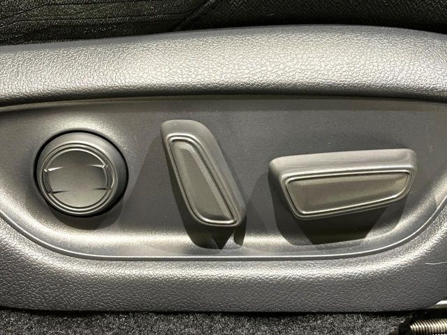 TOYOTA CROWN SEDAN HYBRID 2018 Image 31