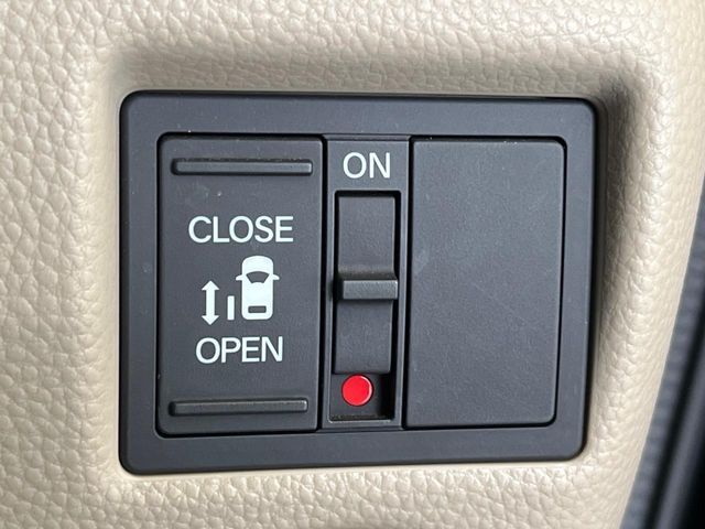 HONDA N BOX 2018 Image 31