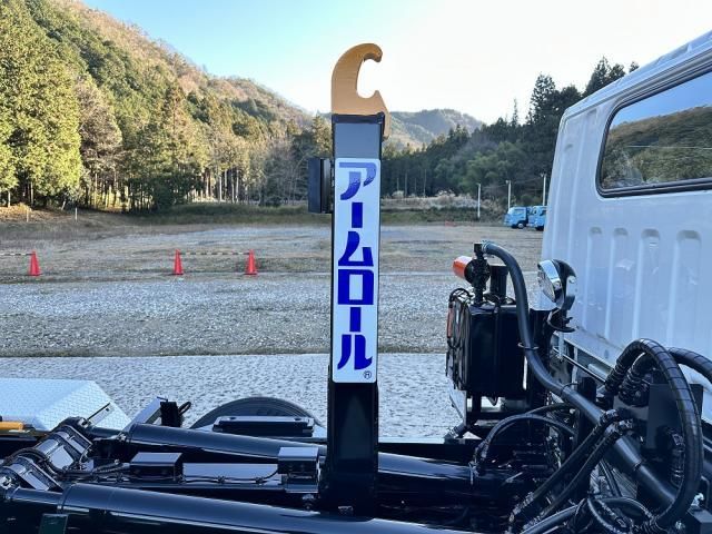 MITSUBISHI CANTER 2025 Image 31