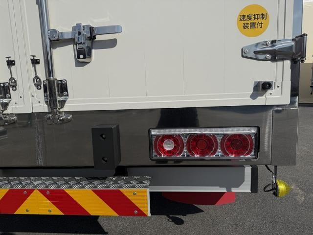 NISSAN DIESEL QUON 2024 Image 31