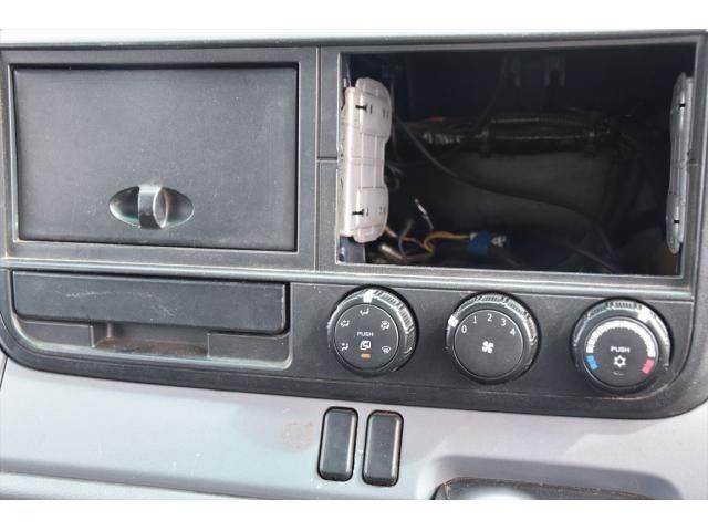 MITSUBISHI CANTER 2013 Image 31