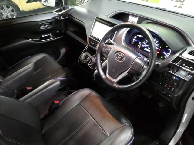 TOYOTA VOXY HYBRID 2020 Image 31