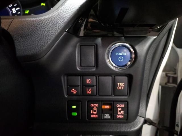 TOYOTA VOXY HYBRID 2020 Image 31