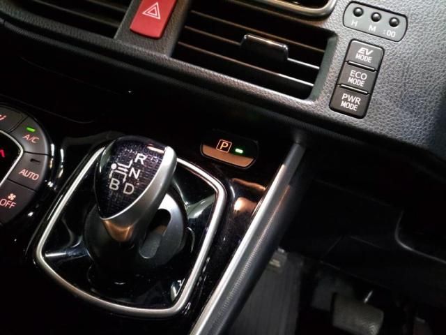 TOYOTA VOXY HYBRID 2020 Image 31