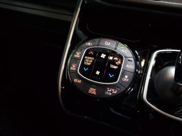 TOYOTA VOXY HYBRID 2020 Image 31