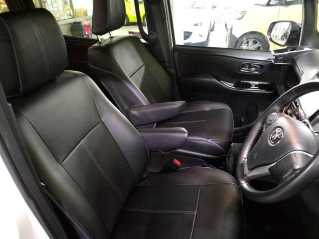 TOYOTA VOXY HYBRID 2020 Image 31