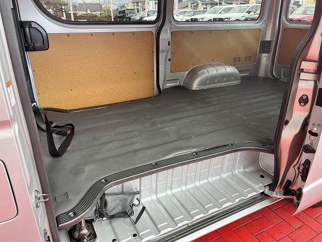 TOYOTA REGIUSACE VAN 1.25T 2018 Image 31