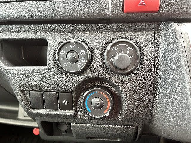 TOYOTA REGIUSACE VAN 1.25T 2018 Image 31