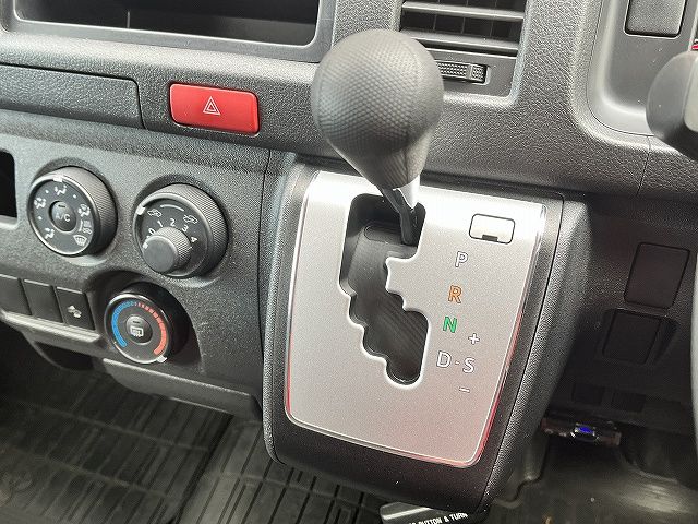 TOYOTA REGIUSACE VAN 1.25T 2018 Image 31