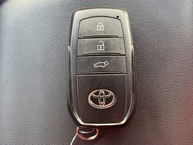 TOYOTA PRIUS 4WD 2025 Image 31