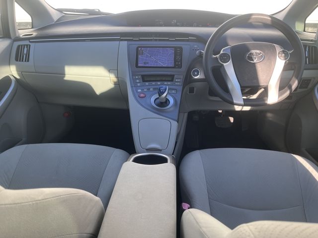 TOYOTA PRIUS 2012 Image 31